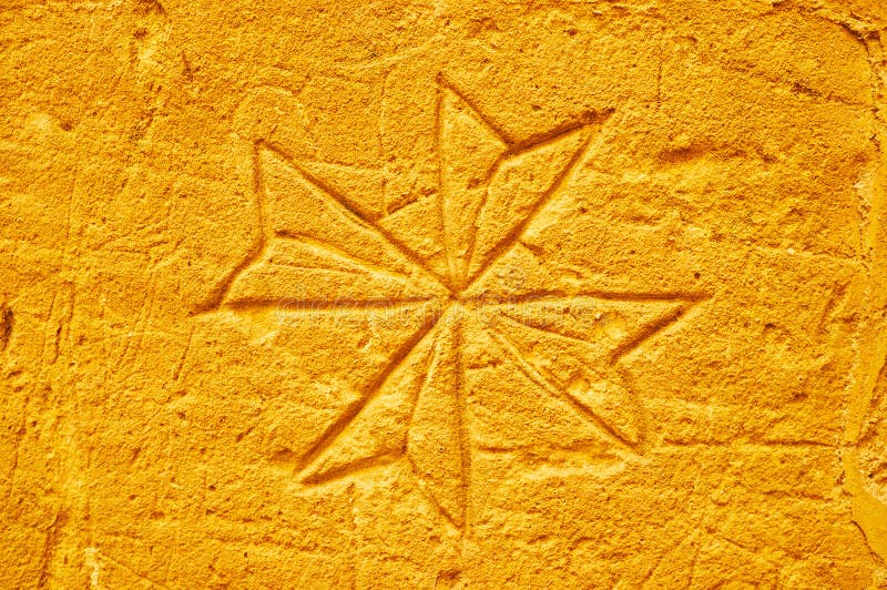 Croix maltaise sur le mur de la vieille prison, Rabat, Victoria, Gozo, Malte image libre de droits Croix maltaise sur le mur de la vieille prison, Rabat, Victoria, Gozo, Malte image libre de droits