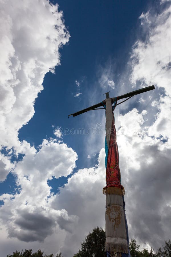 Croix religieuse sur une montagne au Pérou photo libre de droits Croix religieuse sur une montagne au Pérou photo libre de droits