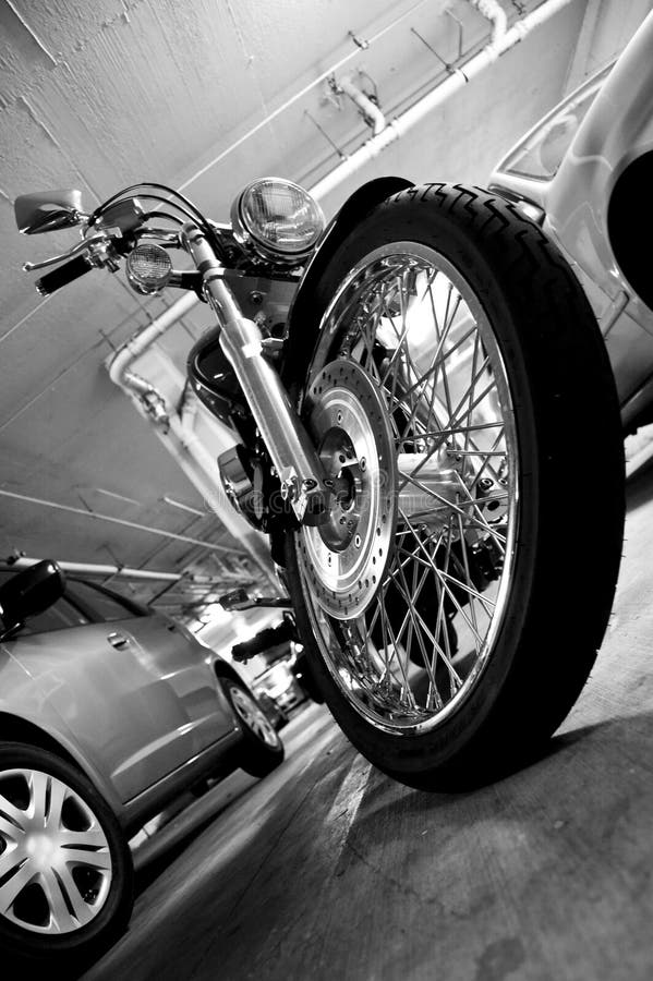 Cromo da motocicleta estacionado