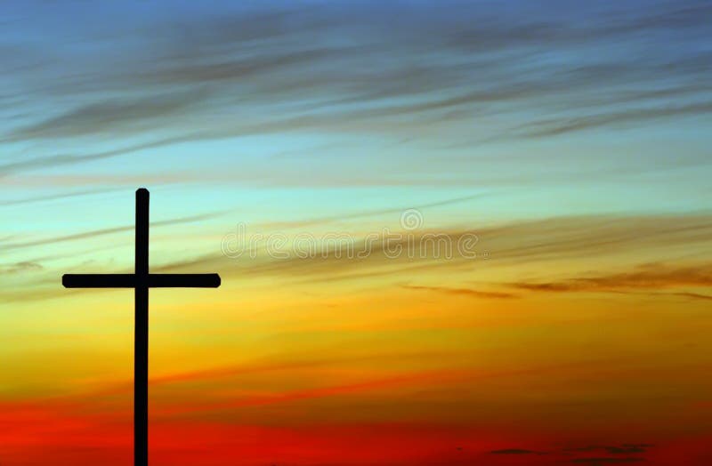 Kříž silueta proti západu slunce obloha.