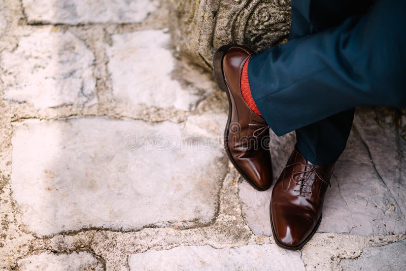 how to match tan pants with brown shoes - Αναζήτηση Google | Mens dress  shoes guide, Mens fashion, Mens fashion simple