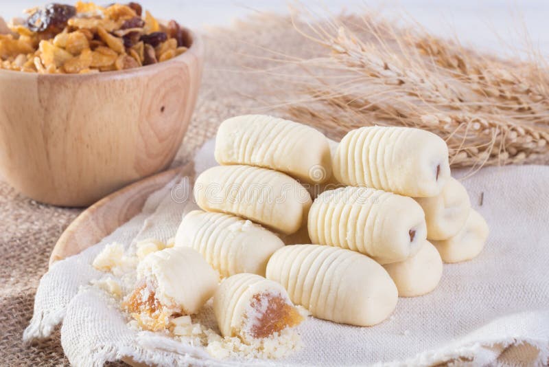 Crostata dell'ananas dei biscotti del cinese tradizionale immagine stock Crostata dell'ananas dei biscotti del cinese tradizionale immagine stock