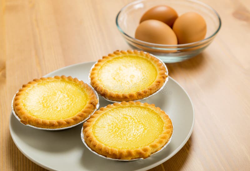 Crostata dell'uovo ed uovo fotografie stock Crostata dell'uovo ed uovo fotografie stock