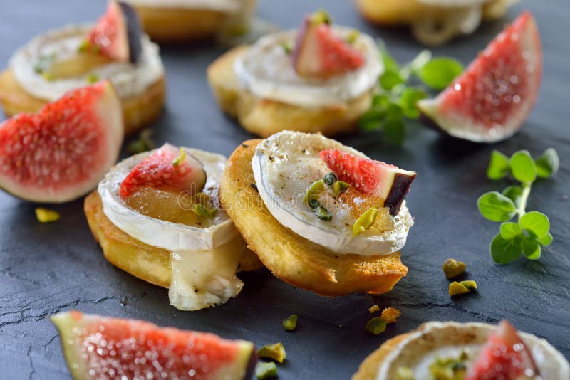 Crostini med getost arkivfoton Crostini med getost arkivfoton