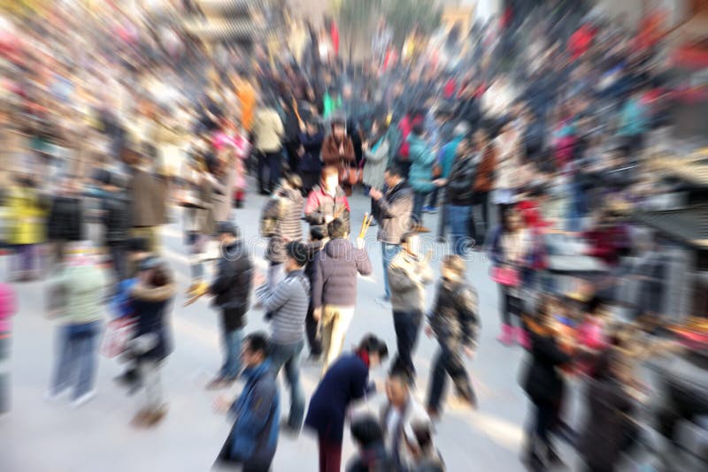 La multitud de compras en chino calles.