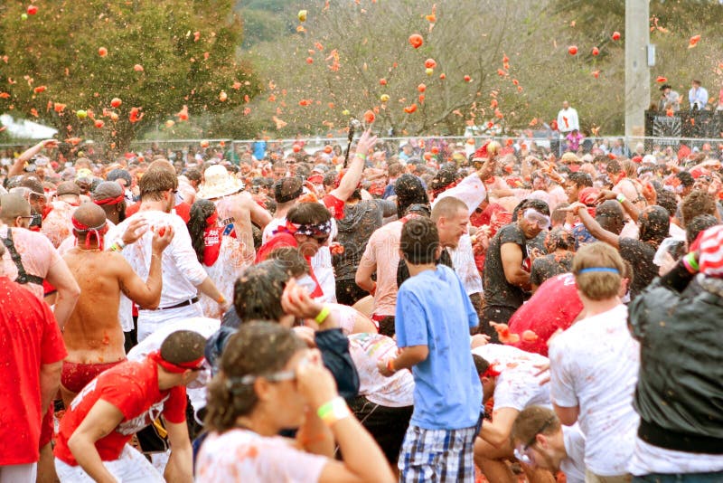 Crowd Throws Tomatoes In Massive Outdoor Food Fight