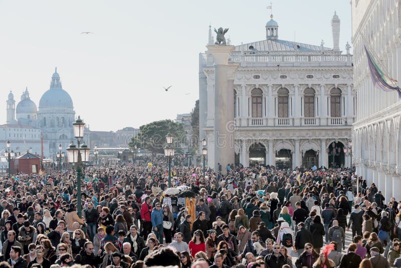 Crowd of Tourist in St. Mark Square during the Carnival of Venice ...