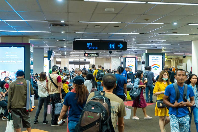 The crowd is waiting for departure in the airport lounge