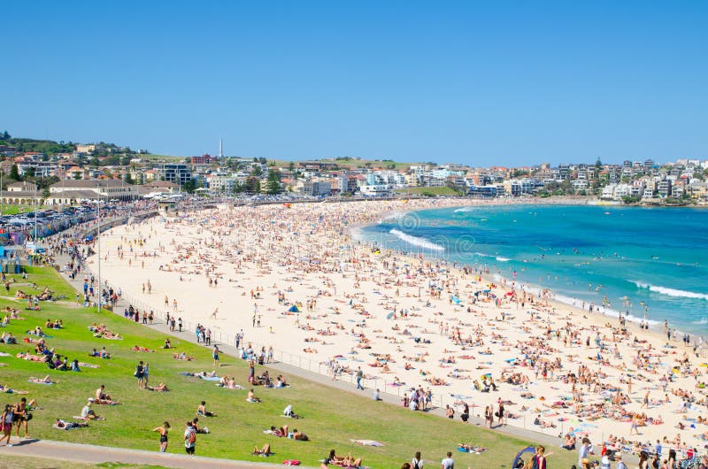 Crowded Beach on a Hot Day at Bondi Beach, Sydney, Australia. Stock ...