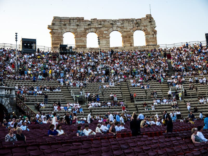 The crowds begin to gather for a visit to the opera in the Roman Amphitheatre royalty free stock photography The crowds begin to gather for a visit to the opera in the Roman Amphitheatre royalty free stock photography