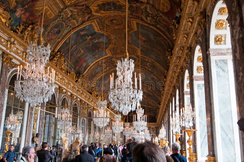 Crowds of tourists visit the Palace of Versailles stock photography Crowds of tourists visit the Palace of Versailles stock photography