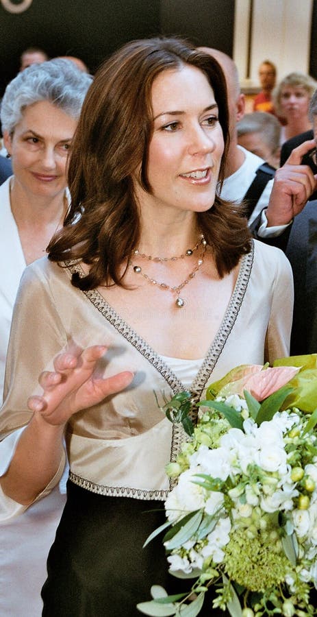 crown-princess-mary-file-photo-august-pirnce-frederik-has-canclled-their-first-thier-officiel-tour-to-rio-brasin-to-39497253.jpg