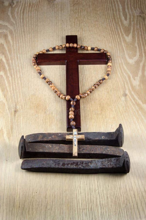 Crucifix, Rosary και τρεις ακίδες στοκ εικόνες Crucifix, Rosary και τρεις ακίδες στοκ εικόνες