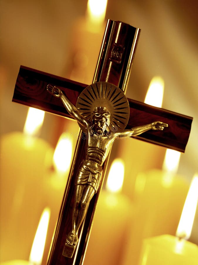 Crucifix και εκκλησιών κεριά στοκ εικόνες Crucifix και εκκλησιών κεριά στοκ εικόνες