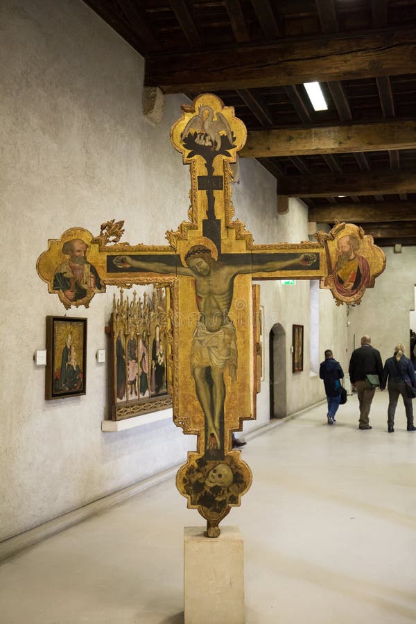 Crucifixo no Museu de Castelvecchio. Verona fotos de stock