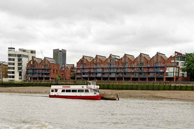 cruise boat thames