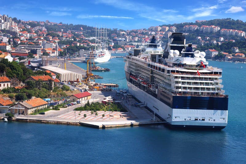Cruise ship on the background of the Dubrovnik royalty free stock photo Cruise ship on the background of the Dubrovnik royalty free stock photo