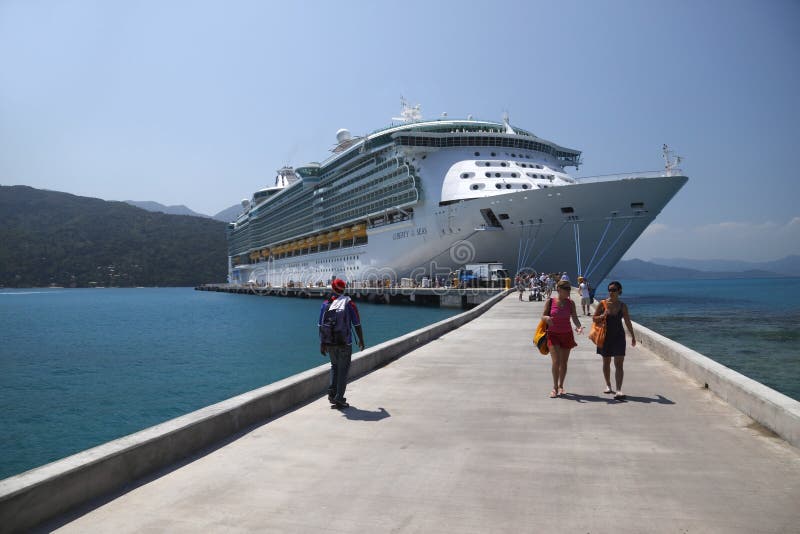 Cruise Ship delivers relief to Haiti royalty free stock image