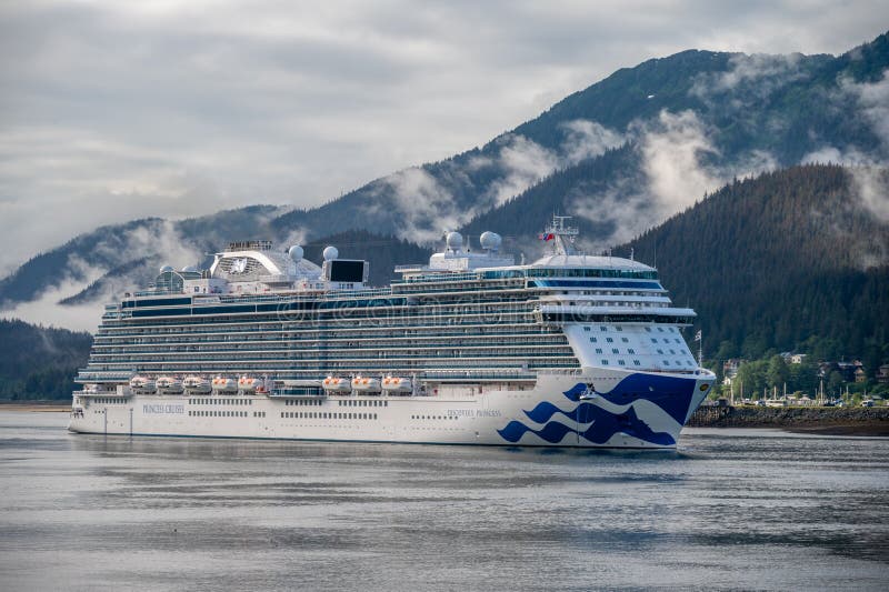 cruise ships in juneau alaska today