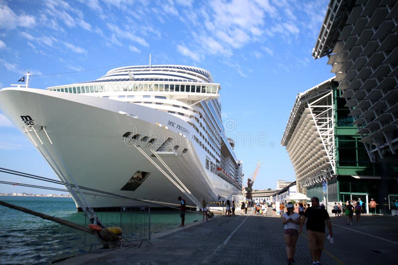 cruise ship port el salvador