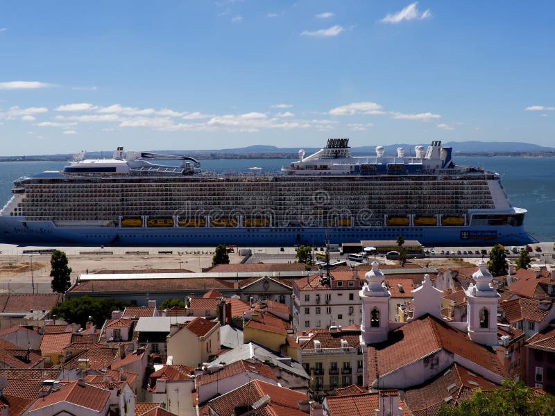 cruise ship dock lisbon