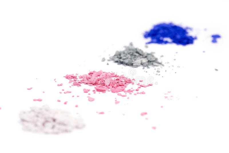 Crumbled colour shadows for make-up