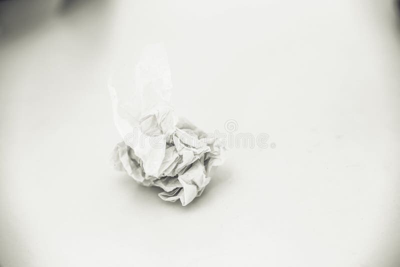 White Paper on the Floor · Free Stock Photo