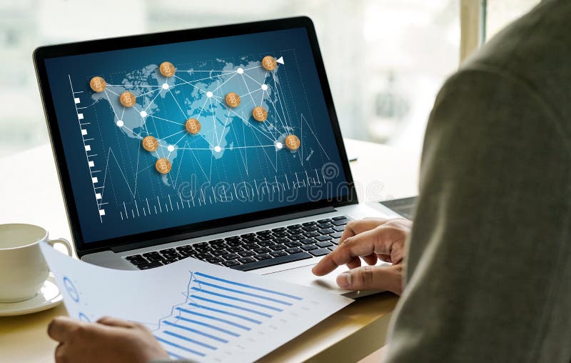 Concept de croissance en échelle dorée de Bitcoins financiers Cryptomonnaie photographie stock