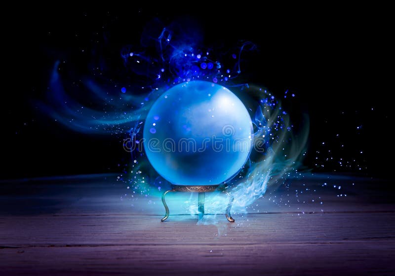Crystal Ball dell'indovino con illuminazione drammatica