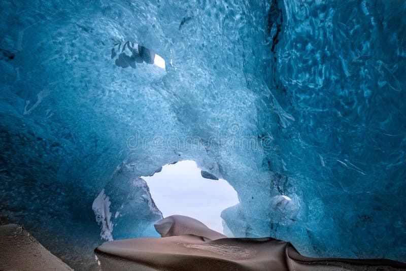 Crystal Ice Cave perto de Jokulsarlon foto de stock Crystal Ice Cave perto de Jokulsarlon foto de stock
