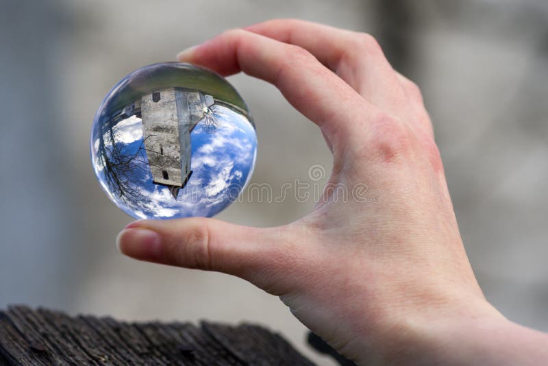 Lensball a gotický kostel v Ludrové, Slovensko