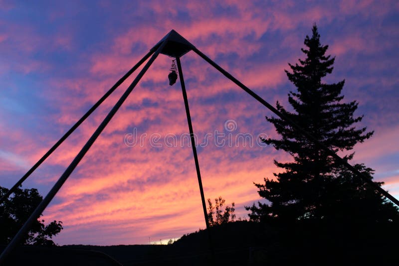 Crystal Pyramid en la puesta del sol de Vermont fotos de archivo Crystal Pyramid en la puesta del sol de Vermont fotos de archivo