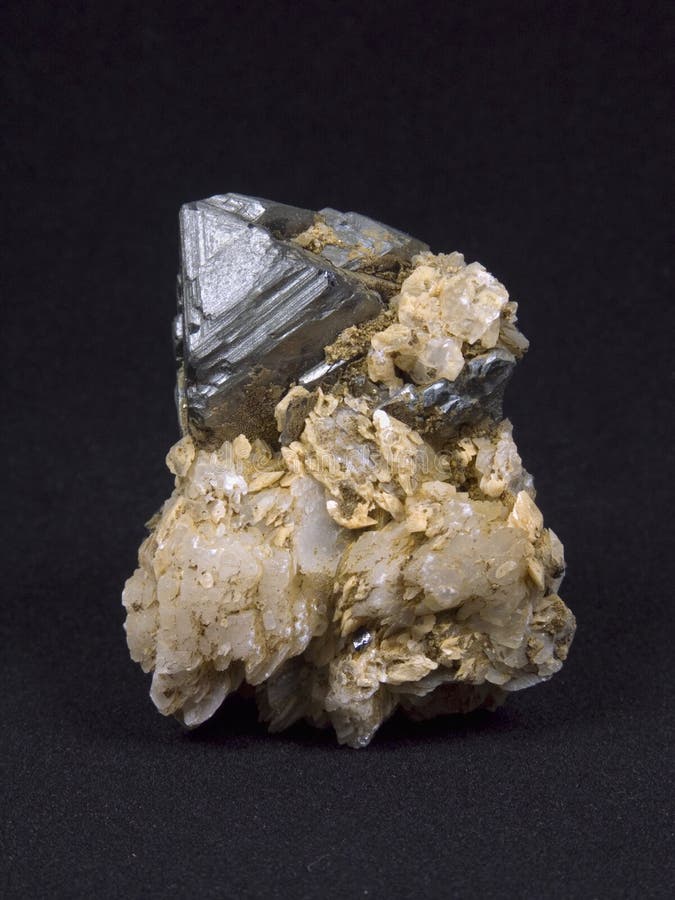 Crystals of a galenit and quartz