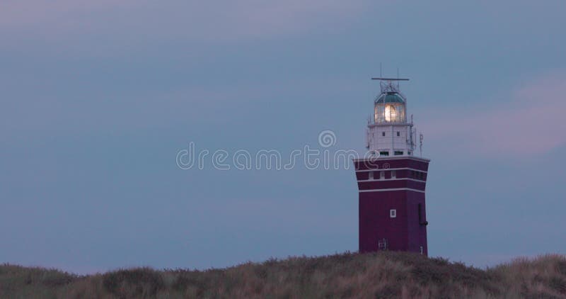 Crépuscule au phare côtier