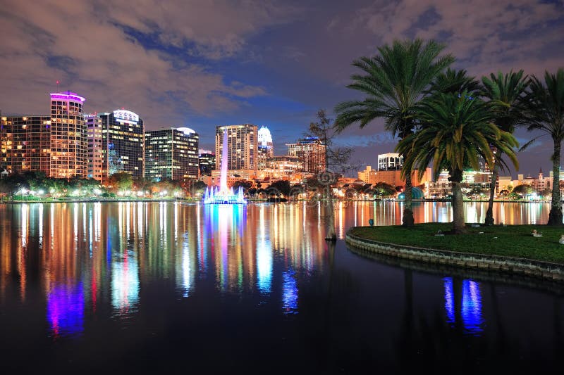 Crépuscule du centre d'Orlando image stock Crépuscule du centre d'Orlando image stock