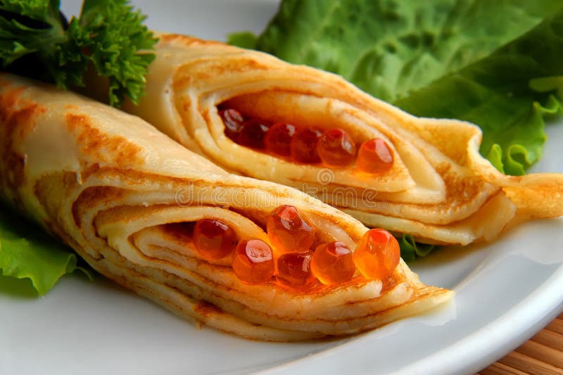 Crêpes avec le caviar image libre de droits Crêpes avec le caviar image libre de droits