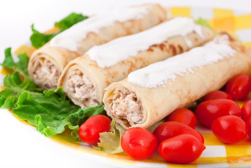 Crêpes avec le poulet images libres de droits Crêpes avec le poulet images libres de droits