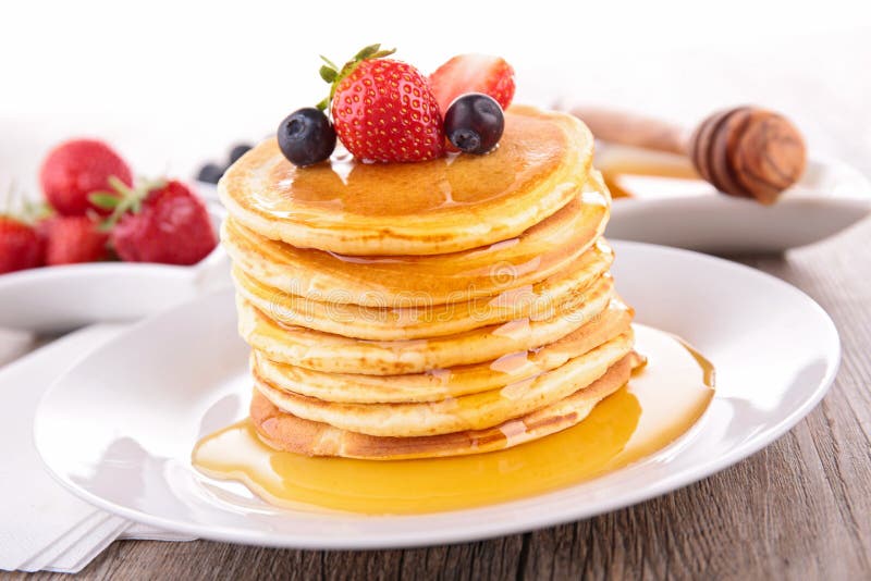 Crêpes et sirop image stock Crêpes et sirop image stock