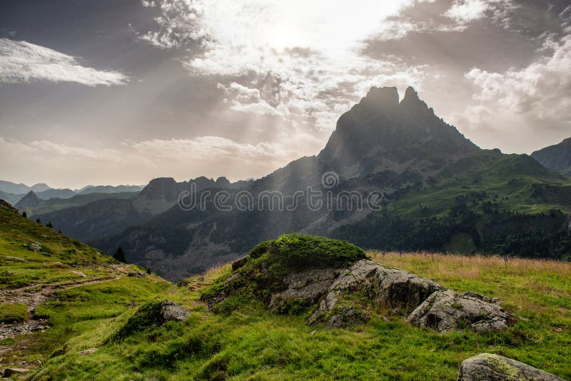 Crête d'Ossau, montagne de Pyrénées de Français images libres de droits Crête d'Ossau, montagne de Pyrénées de Français images libres de droits
