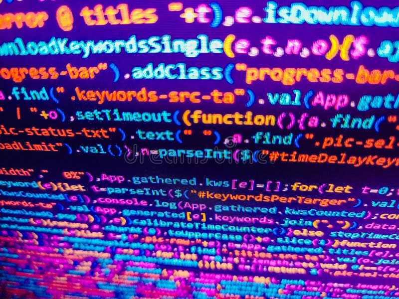 ソフトウェア開発のプログラミングコード画面。プログラマーがコンピューター画面で作業中。ソースコードのクローズアップ。CSS、JavaScriptと ロイヤリティフリーストック画像