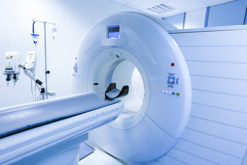 CT (Gegevens verwerkte tomografie) scanner in het ziekenhuis royalty-vrije stock afbeeldingen CT (Gegevens verwerkte tomografie) scanner in het ziekenhuis royalty-vrije stock afbeeldingen