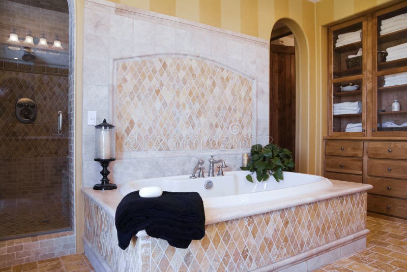 Cuarto de baño adornado de lujo imagen de archivo libre de regalías Cuarto de baño adornado de lujo imagen de archivo libre de regalías