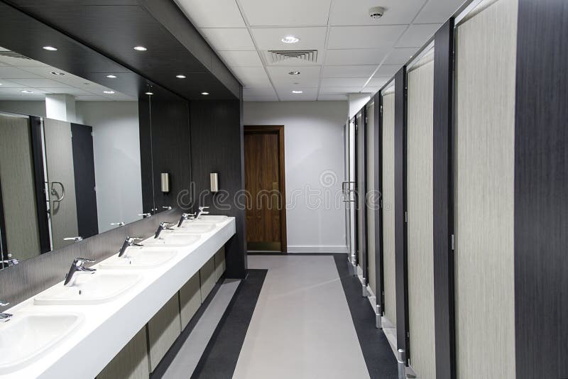 Cuarto de baño público foto de archivo libre de regalías Cuarto de baño público foto de archivo libre de regalías