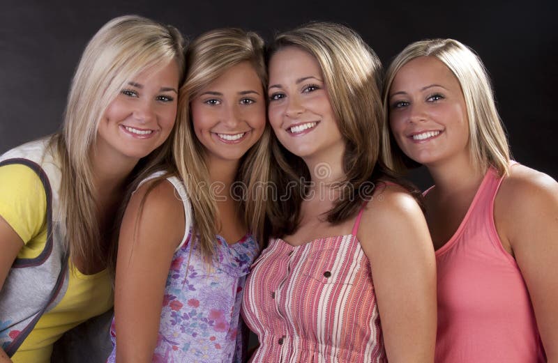 Cuatro mujeres bonitas imagen de archivo. Imagen de hembras - 20429041