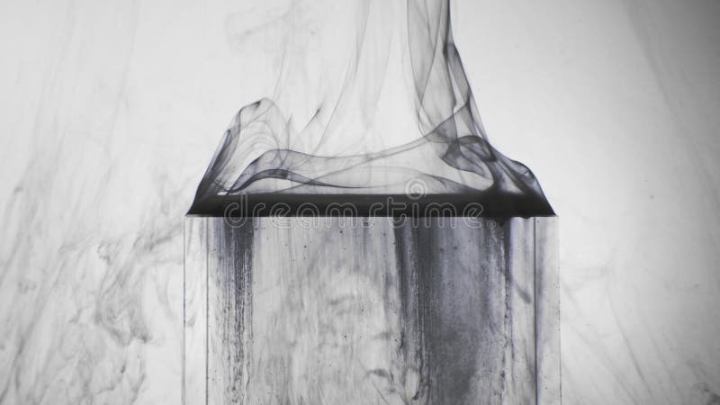 Cube en verre en écoulement noir de smog de mouvement de vapeur blanc banque de vidéos