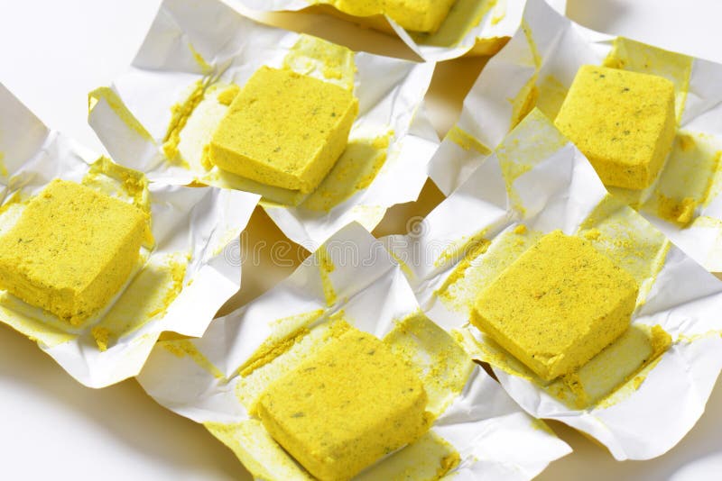 Cubes En Bouillon De Poulet Photo stock Image du projectile, personne