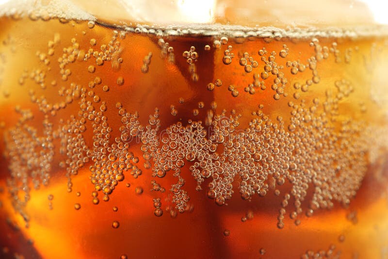 Cubi di ghiaccio e della soda fotografia stock libera da diritti Cubi di ghiaccio e della soda fotografia stock libera da diritti