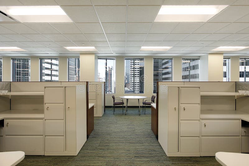 Cubicoli nell'edificio per uffici del centro fotografia stock libera da diritti Cubicoli nell'edificio per uffici del centro fotografia stock libera da diritti