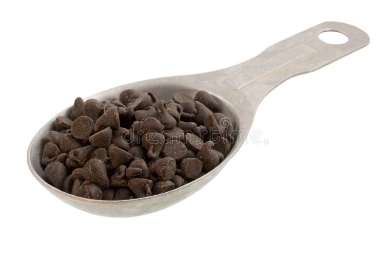 Cucchiaio da tavola di misurazione dei pezzetti del cioccolato fotografia stock Cucchiaio da tavola di misurazione dei pezzetti del cioccolato fotografia stock