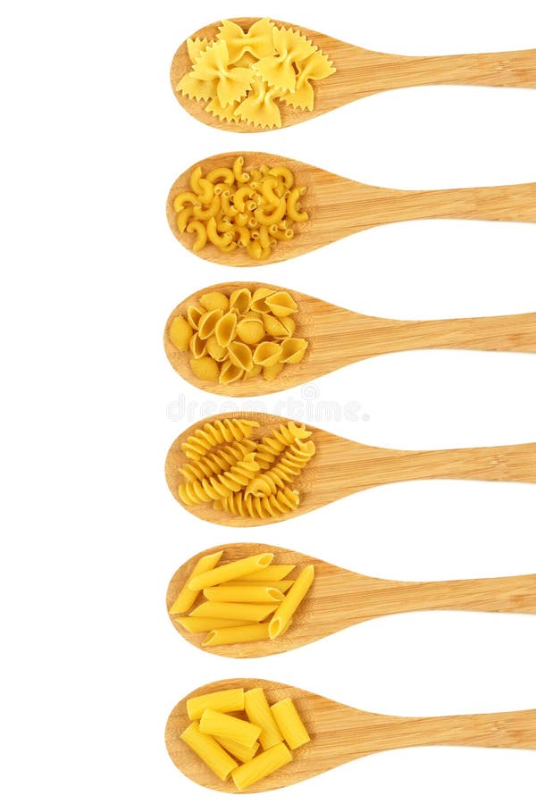 Cucharas con las diversas pastas imagenes de archivo Cucharas con las diversas pastas imagenes de archivo